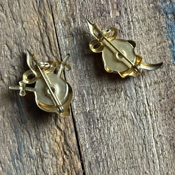 Uncas 1949 Figural Face Boy with feather Girl with Pigtails Brooches - Picture 5 of 6